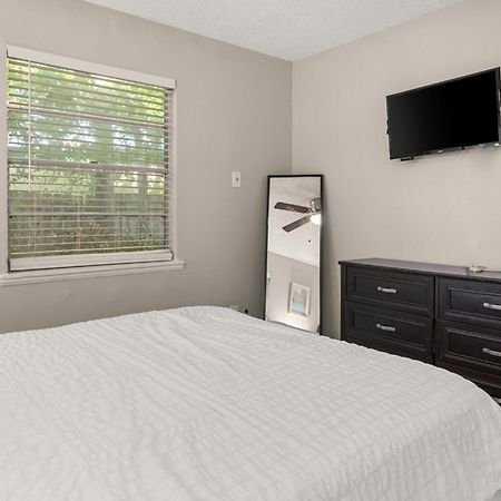 Cozy 3 Bedroom With Hot Tub 2 Min Away From Lackland San Antonio Exteriör bild