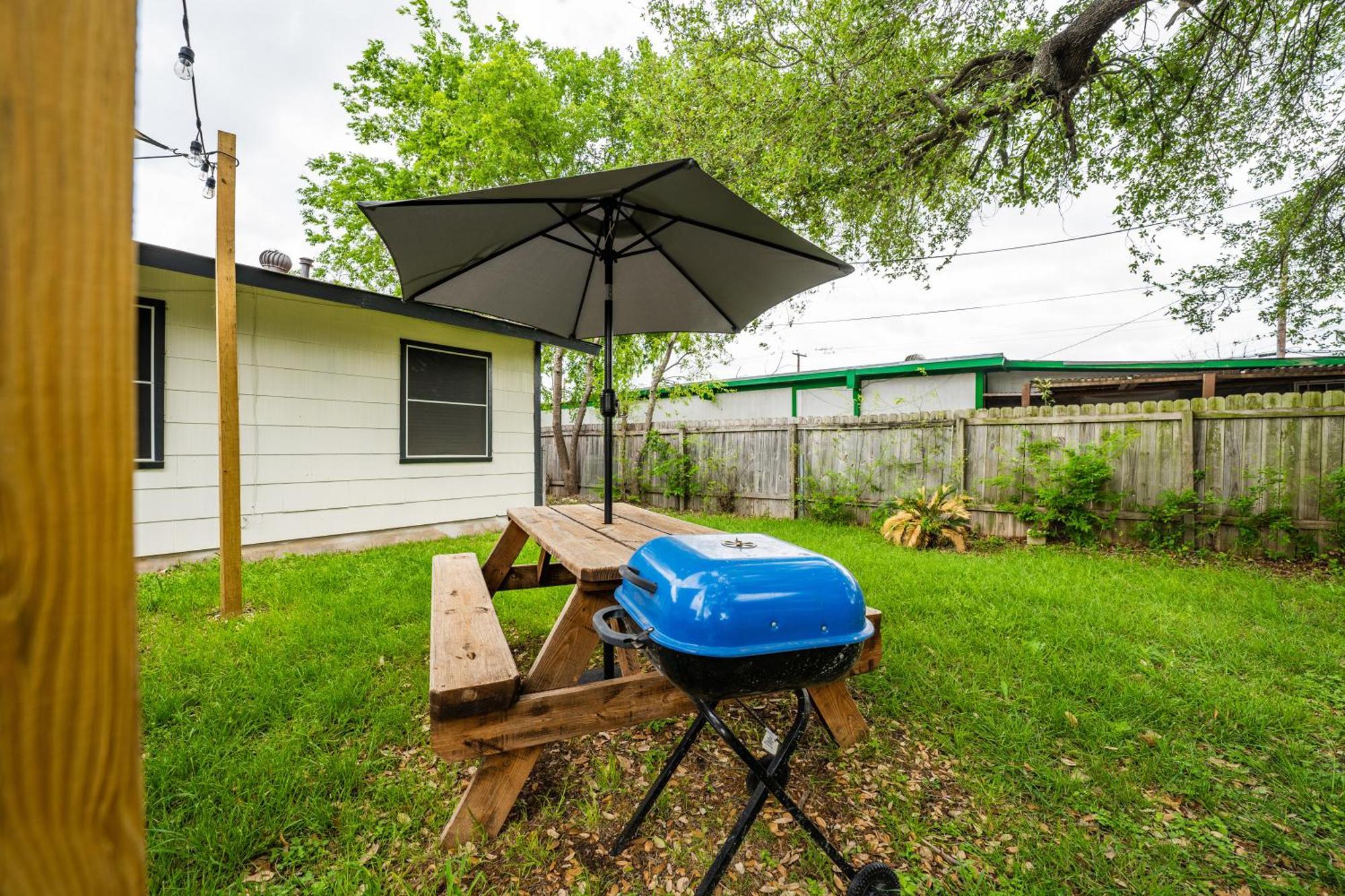 Cozy 3 Bedroom With Hot Tub 2 Min Away From Lackland San Antonio Exteriör bild