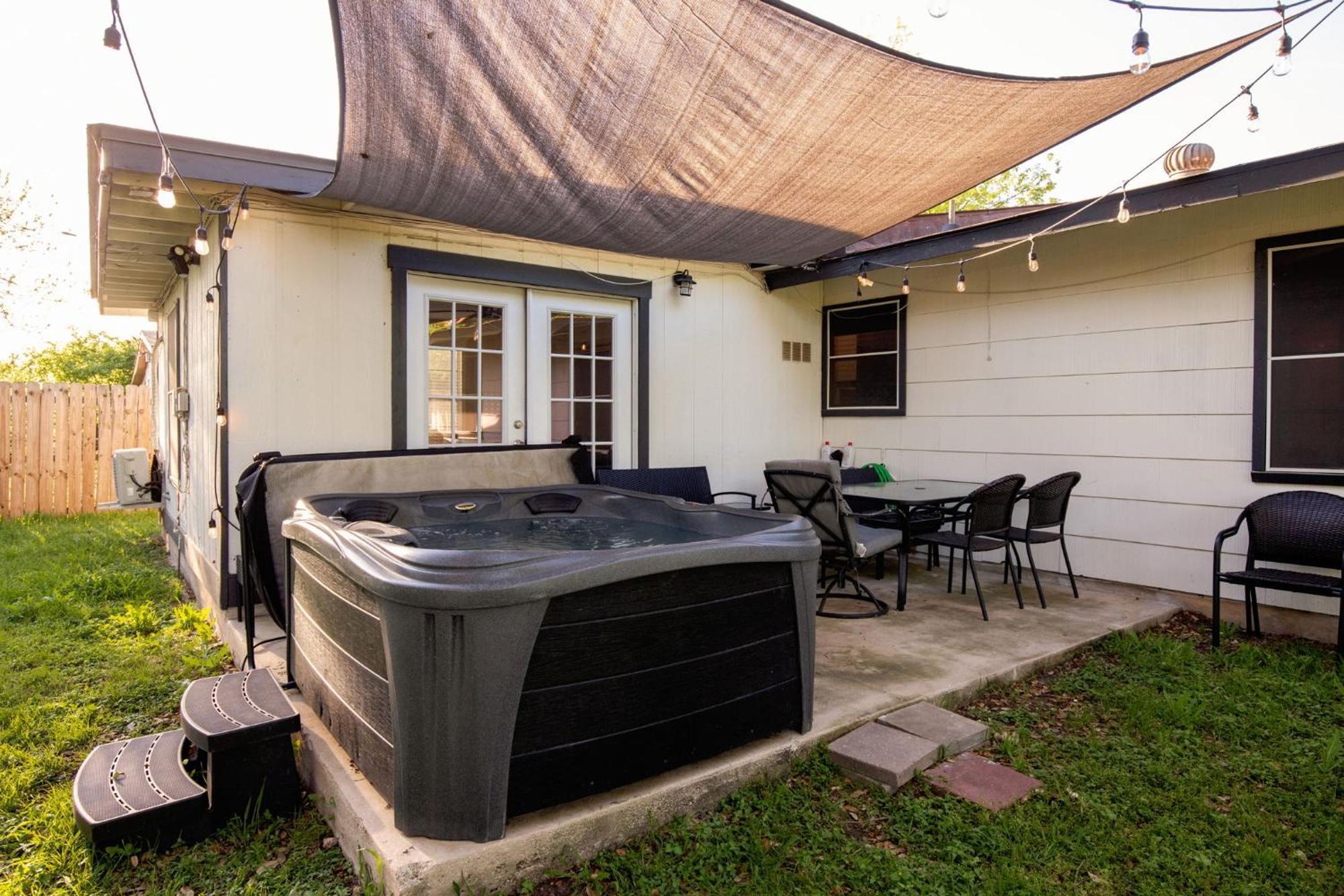 Cozy 3 Bedroom With Hot Tub 2 Min Away From Lackland San Antonio Exteriör bild