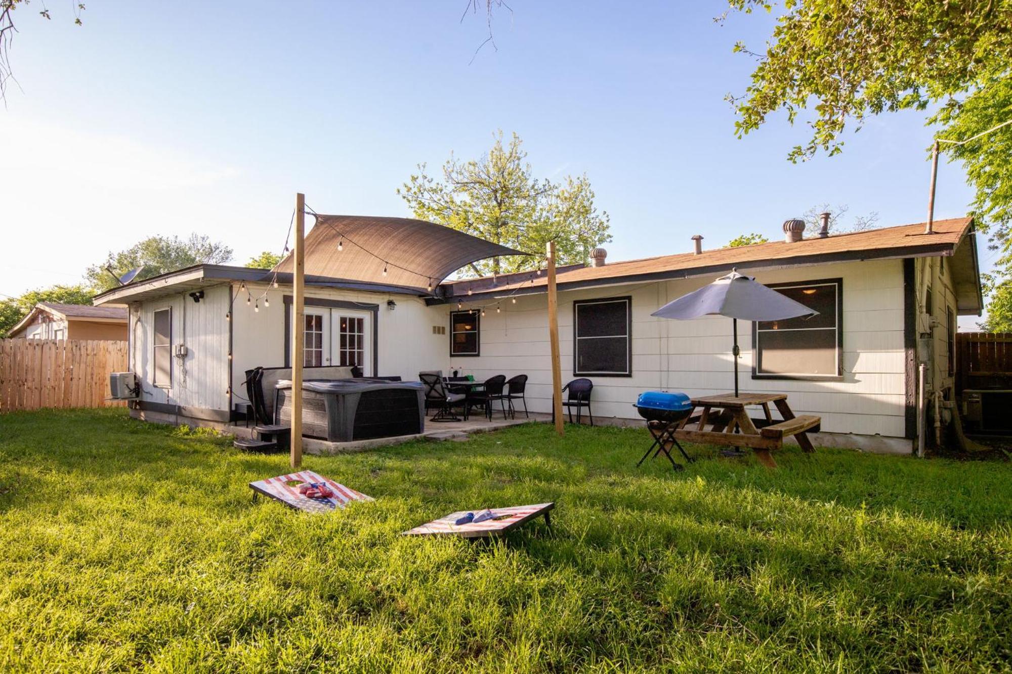 Cozy 3 Bedroom With Hot Tub 2 Min Away From Lackland San Antonio Exteriör bild